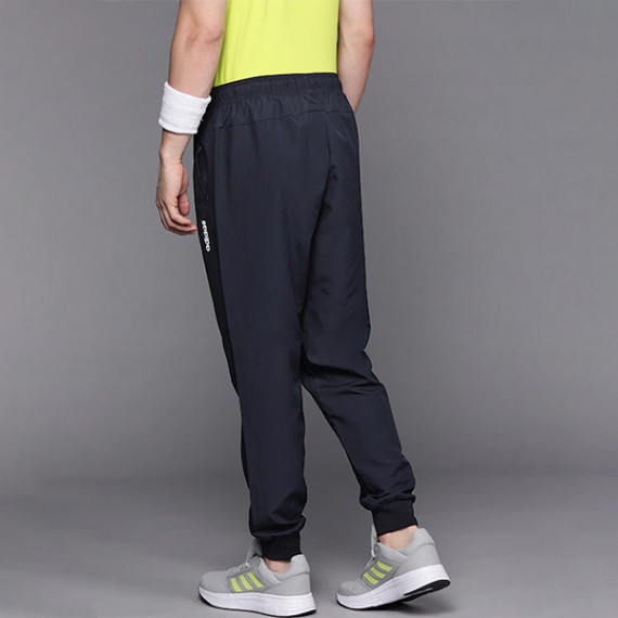 http://13.204.215.80/products/men-navy-blue-stanford-solid-joggers