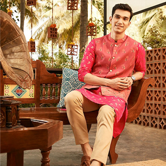 http://13.204.215.80/products/men-magenta-pink-golden-floral-printed-thread-work-floral-kurta-2