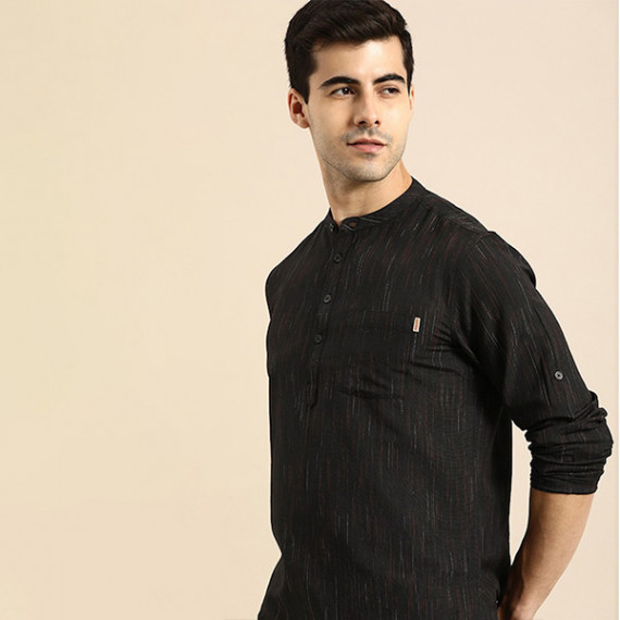 http://13.204.215.80/products/men-black-woven-design-kurta