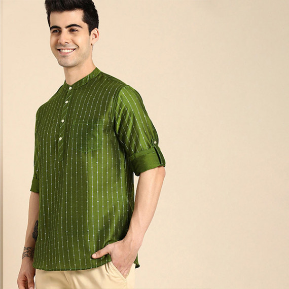 http://13.204.215.80/products/men-olive-green-gold-toned-ethnic-woven-design-kurta