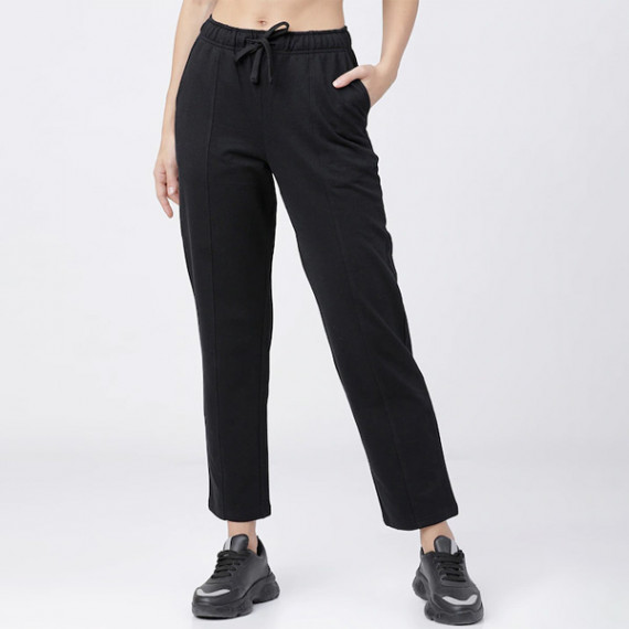 http://13.204.215.80/products/women-black-solid-cotton-track-pant-1