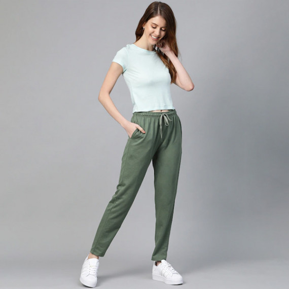 http://13.204.215.80/products/women-black-solid-side-stripes-cropped-track-pants