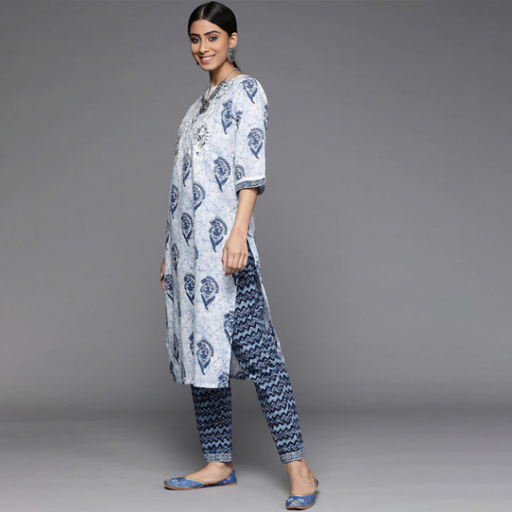 http://13.204.215.80/products/women-white-paisley-motifs-printed-pure-cotton-kurta-with-trousers-with-dupatta