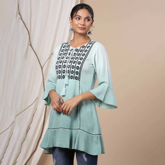 http://13.204.215.80/products/women-green-tunics
