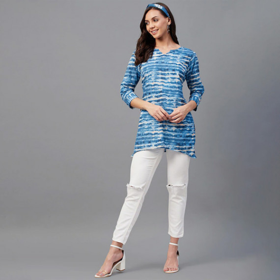http://13.204.215.80/products/women-blue-tunics