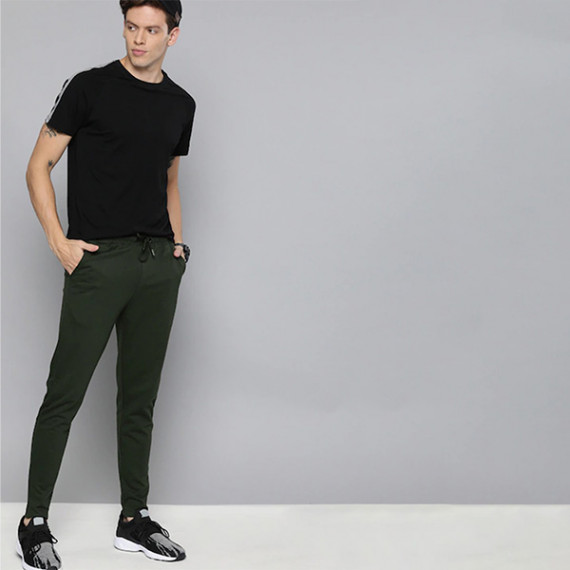 http://13.204.215.80/products/men-olive-green-straight-fit-solid-track-pants
