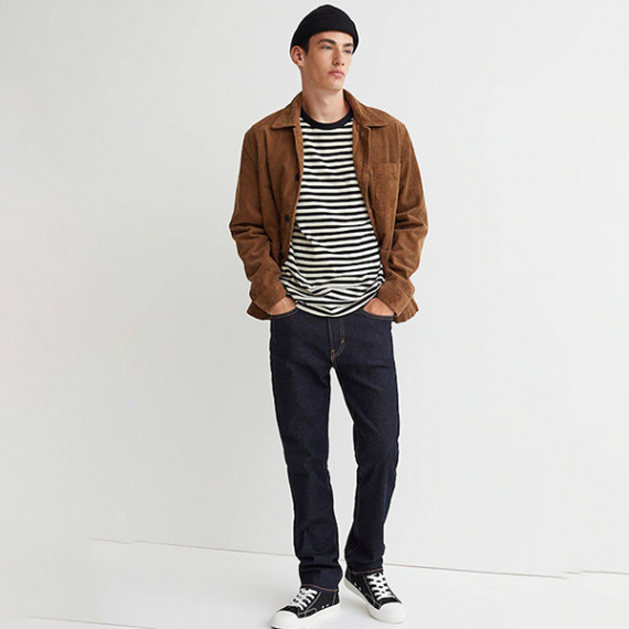 http://13.204.215.80/products/men-navy-blue-solid-regular-jeans