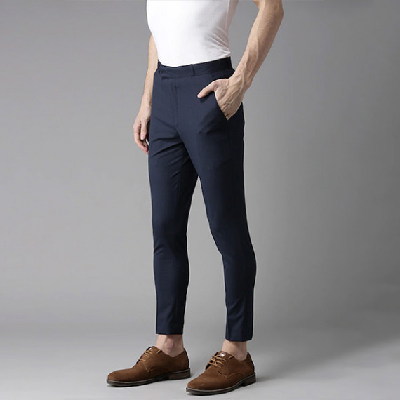 http://13.204.215.80/products/men-navy-blue-tapered-fit-trousers