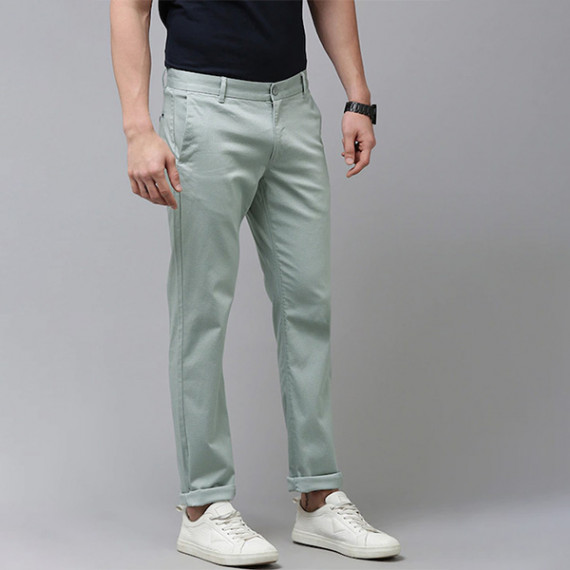 http://13.204.215.80/products/men-grey-printed-slim-fit-trousers