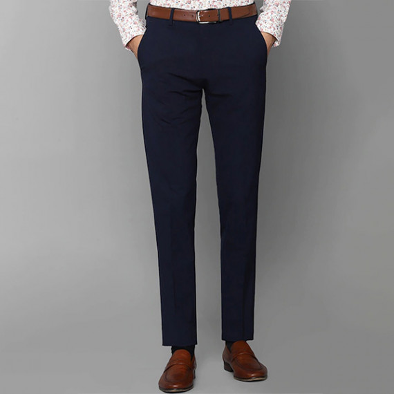 http://13.204.215.80/products/men-navy-blue-slim-fit-trousers