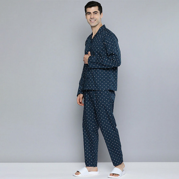 http://13.204.215.80/products/men-navy-blue-white-printed-pure-cotton-night-suit