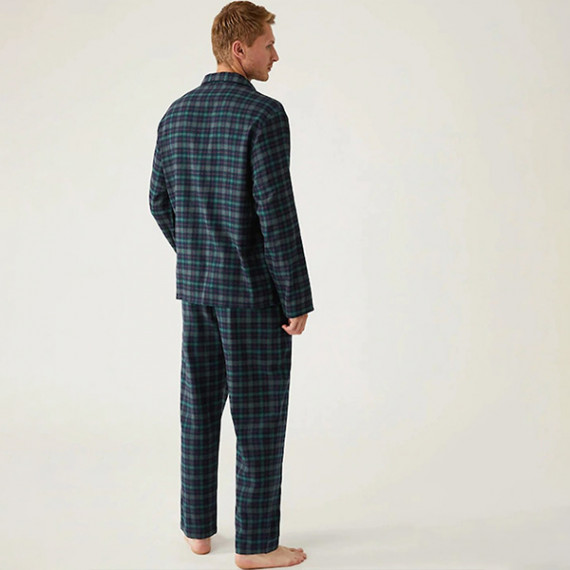http://13.204.215.80/products/men-green-blue-checked-night-suit