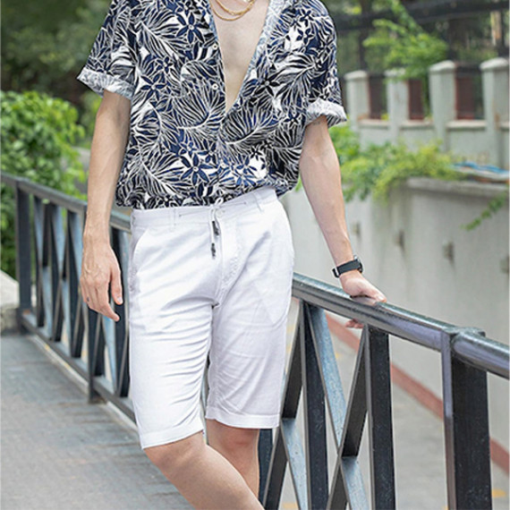 http://13.204.215.80/products/men-white-solid-slim-fit-regular-shorts