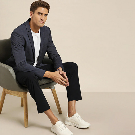 http://13.204.215.80/products/men-navy-blue-slim-fit-self-design-smart-casual-blazer