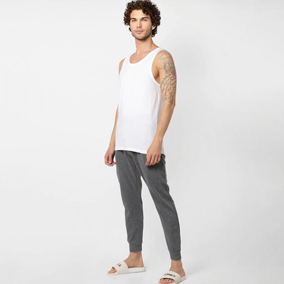 http://13.204.215.80/products/men-pack-of-2-white-solid-innerwear-vests