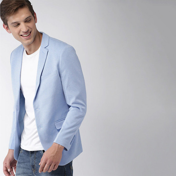 http://13.204.215.80/products/men-blue-solid-single-breasted-knitted-blazer