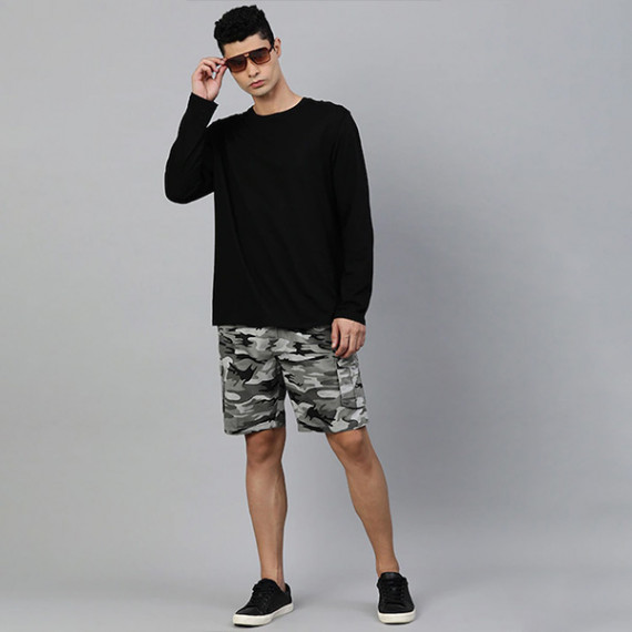http://13.204.215.80/products/men-charcoal-grey-camouflage-printed-pure-cotton-cargo-shorts