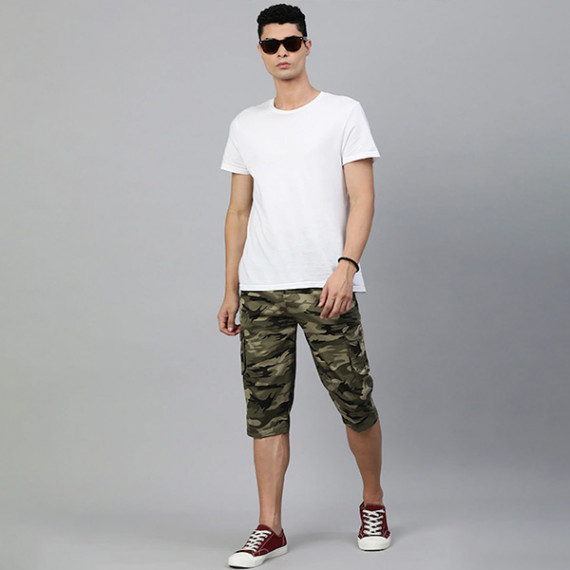 http://13.204.215.80/products/men-olive-green-beige-camouflage-printed-pure-cotton-34th-cargo-shorts