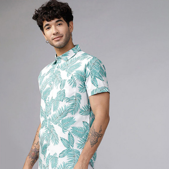 http://13.204.215.80/products/men-green-white-slim-fit-printed-casual-shirt