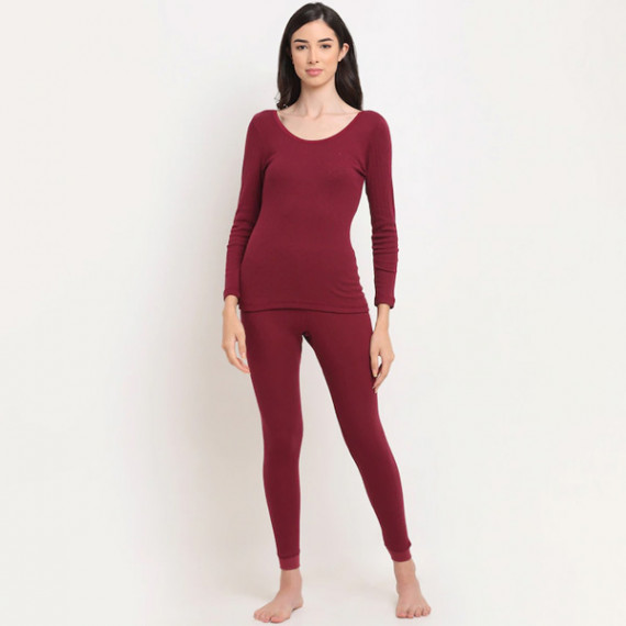 http://13.204.215.80/products/women-maroon-striped-thermal-top