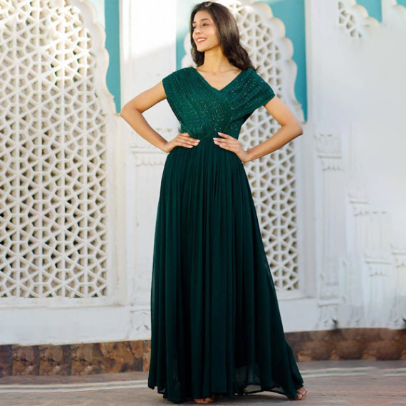 http://13.204.215.80/products/green-embellished-maxi-dress